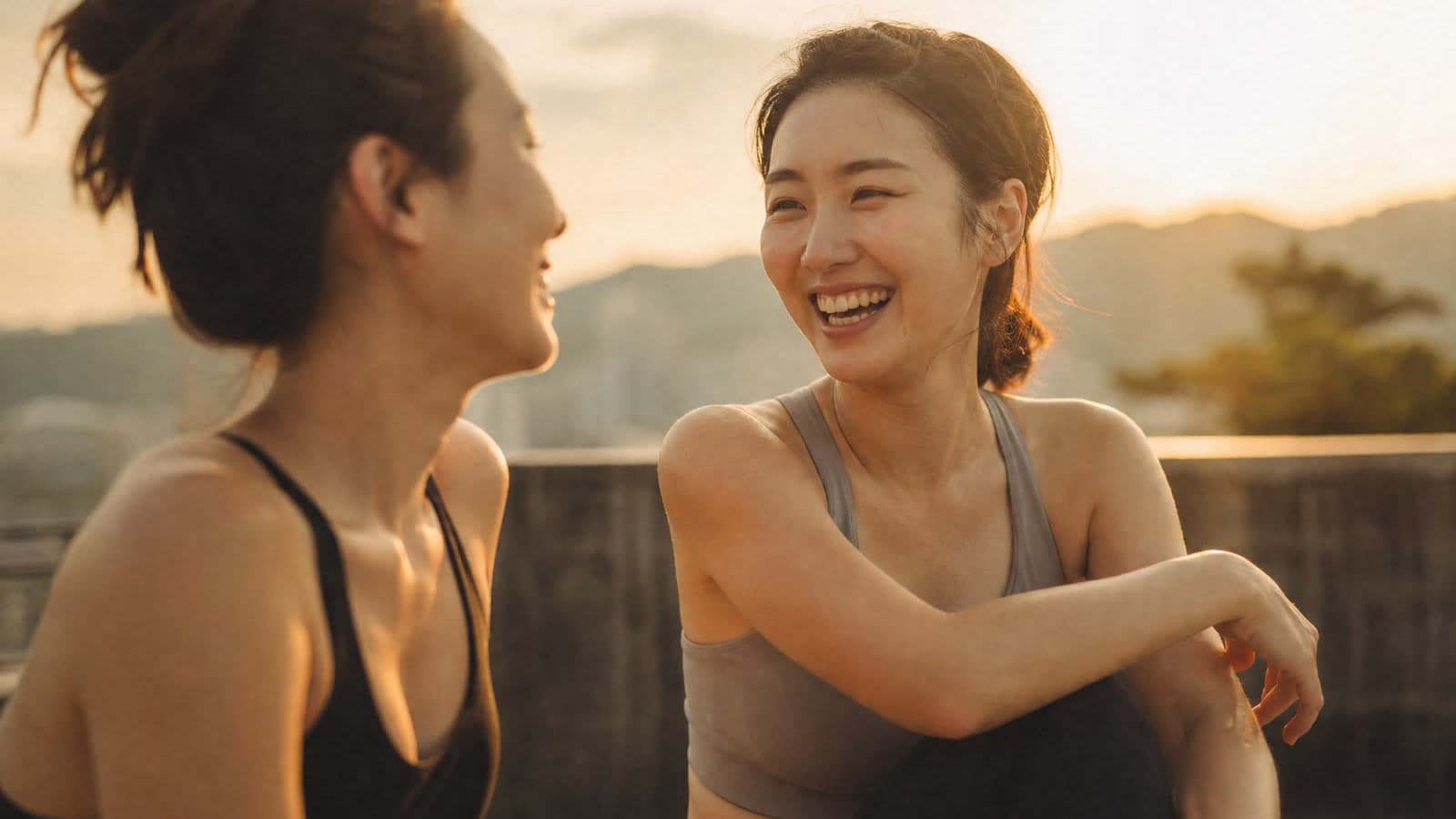 운동 후 대화하는 멤버들